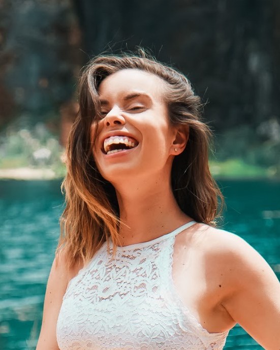 Retrato de Debora Farcili Fernandez, terapeuta reikiana e profissional de Educação Física